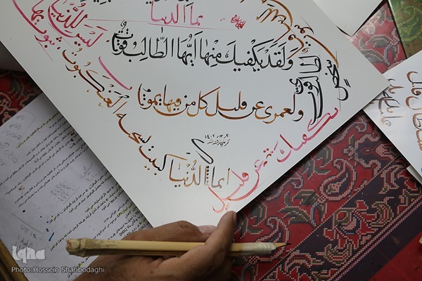 شاگردی که هنوز مشق می‌نویسد