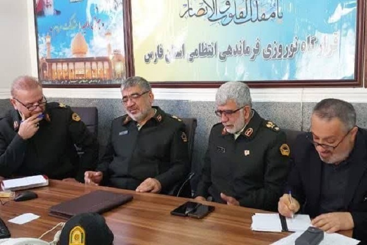 نشست رئیس سازمان اطلاعات فرماندهی انتظامی در قرارگاه نوروزی پلیس فارس