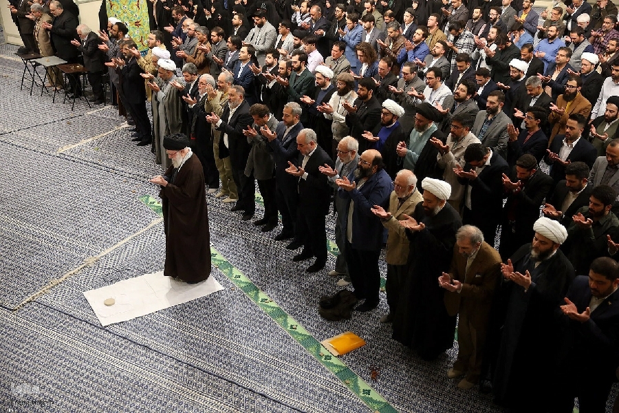 نماز جماعت به امامت مقام معظم رهبری