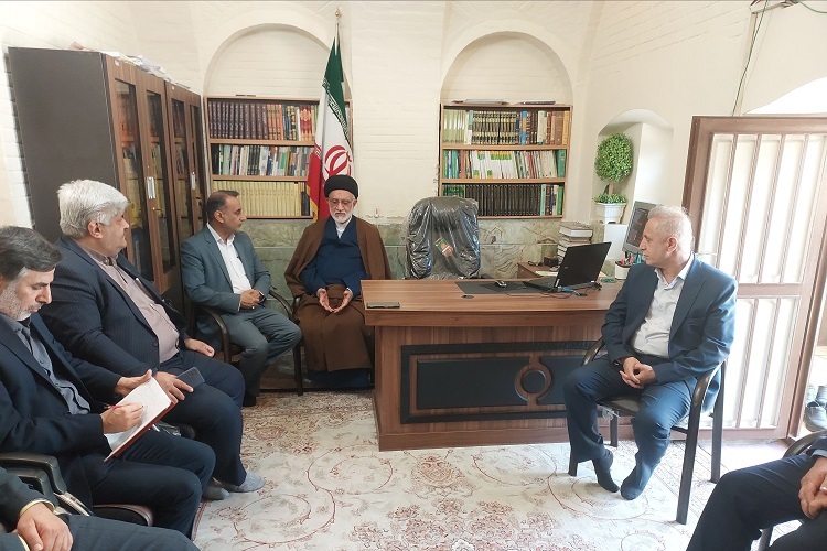 دیدار دبیر جامعه روحانیت شیراز با مدیرکل آموزش و پرورش فارس