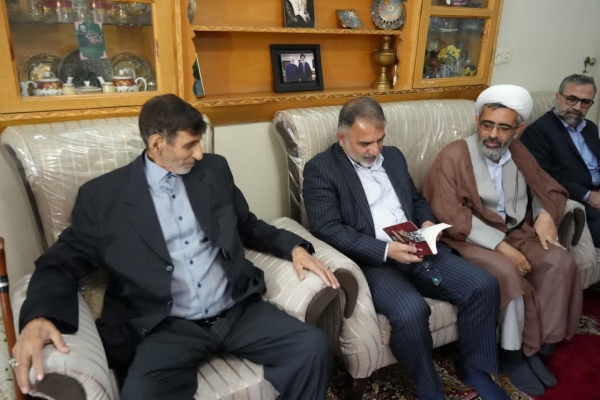 دیدار استاندار با جانباز خبرنگار لرستانی