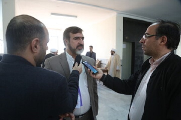 کمال اکبری، رئیس دانشکده دین و رسانه