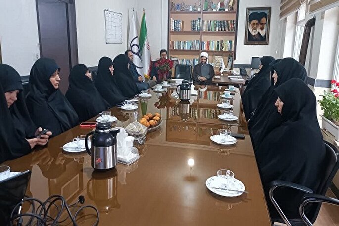 حجت‌الاسلام فیاضی با مسئول بسیج جامعه زنان سپاه شهدای آذربایجان‌غربی دیدار کرد