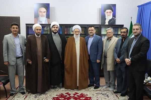 دیدار اعضای هیئت امنای دبیرستان پسرانه علوم و معارف اسلامی ساری با آیت الله لائنی