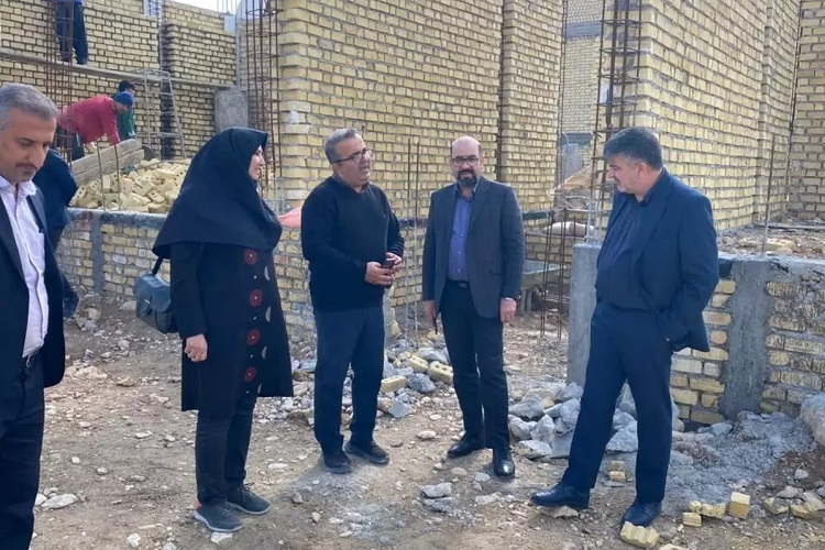 بازدید مدیرکل دفتر مشارکت‌های مردمی حساب ۱۰۰ امام (ره) بنیاد مسکن انقلاب اسلامی از پروژه‌های کازرون