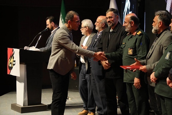 هنوز آماده نیست//// از مصائب جشنواره‌های تئاتر و فیلم فجر تا دلدادگی هنرمندان به امیر بیان