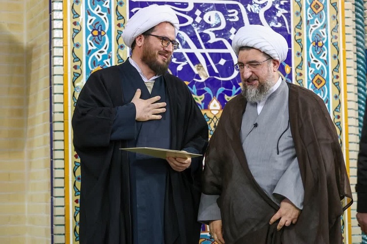 تجلیل از خانواده‌های چهارفرزندی در نماز جمعه تبریز + عکس