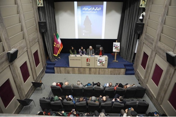 مترجم کتاب «تاریکی فرامی‌خواند»: