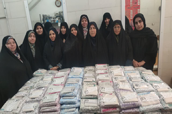 دوخت رایگان چادرهای دانش‌آموزان در کرمان + عکس و فیلم