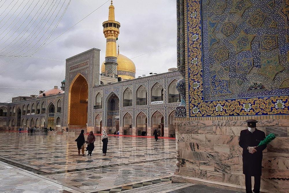 به‌همراه داشتن چه وسایلی در حرم امام رضا‌(ع) ممنوع است؟