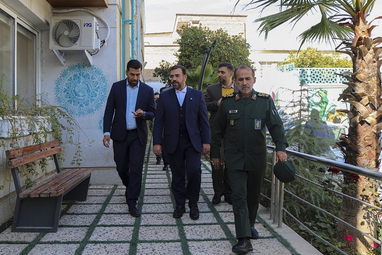 بازدید استاندار فارس از بسیج علمی