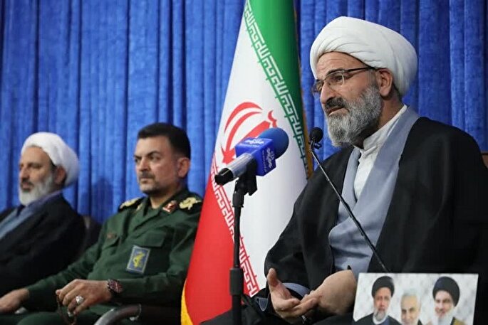 بصیرت و روشنگری عمومی رمز عبور از فتنه‌هاست