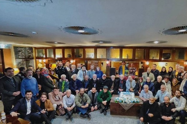 ارسال صبح چهارشنبه//// معاون امور هنری  و هنرمندان تولد 52 سالگی تئاترشهر را تبریک گفتند
