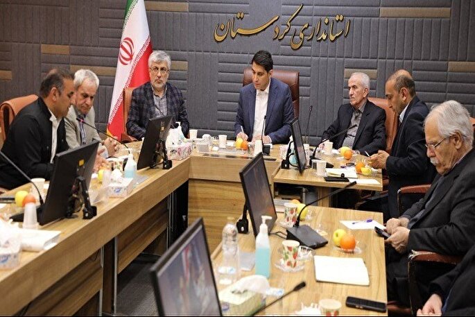 جامعه کارگری و کارفرمایی به عنوان تیم مشورتی در کنار مدیران باشند