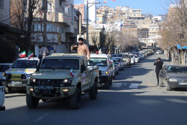 رژه تاکسی‌ها به‌مناسبت دهه فجر در سردشت