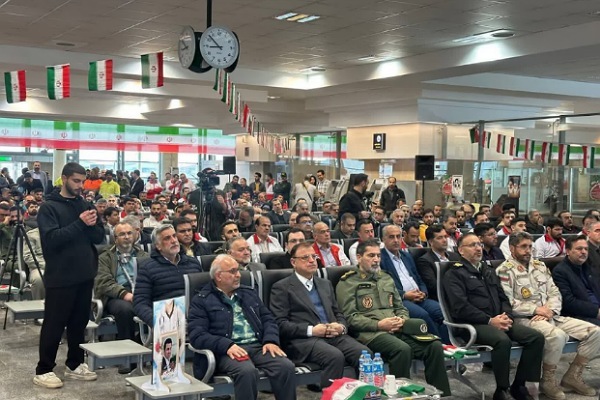 مراسم نمادین از ورود تاریخی امام ره در فرودگاه گرگان