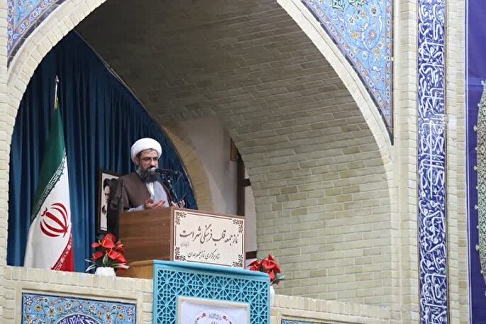 انقلاب، مردم را به معنی واقعی کلمه سر کار آورد