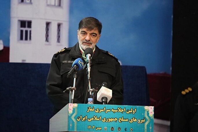 مسیر و راه بندگی در اقامه نماز است