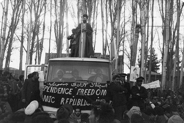 ارسالی////برپایی نمایشگاه «تظاهرات، آیینه حضور مردمی در انقلاب اسلامی» در معاونت اسناد ملی