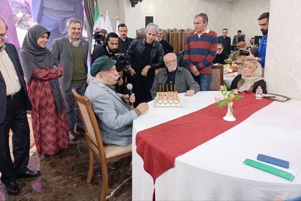 فوری ارسالی/// چهل‌وسومین جشنواره تئاتر فجر با اهدا نشان «سرباز وطن» افتتاح شد