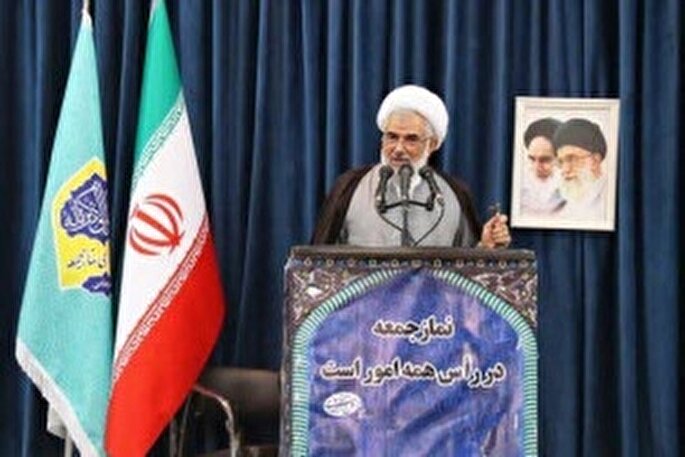 تهدید نظامی آمریکا پوچ است