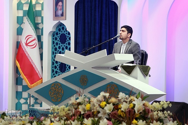قلب تالار قدس با آوای وحی به تپش افتاد؛ کوک شدن صدای قاریان و حافظان