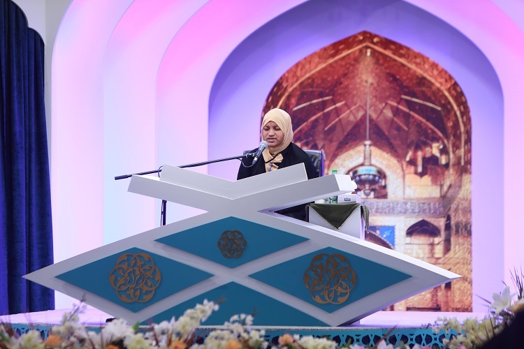 باه زهرا حافظ کل در مسابقات بین‌المللی قرآن
