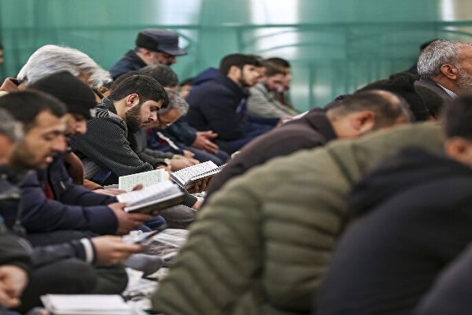 عکس | قرائت دعای ندبه در آخرین جمعه ماه شعبان