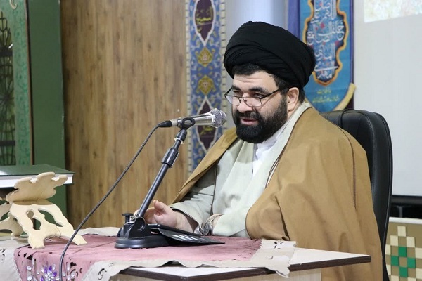 حجت‌الاسلام سیداسماعیل حسینی‌مازندرانی، رئیس عقيدتی ـ سیاسی نیروی انتظامی لرستان