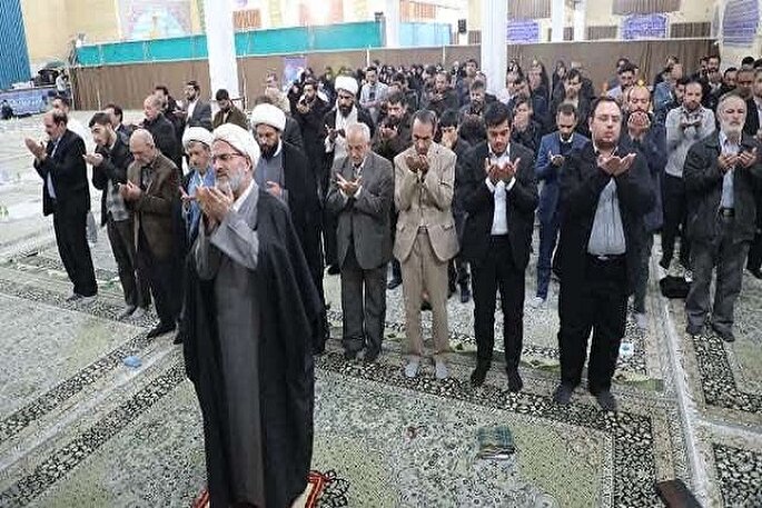 فردی که به‌دنبال دنیای بدون آخرت باشد، از رحمت الهی دور است