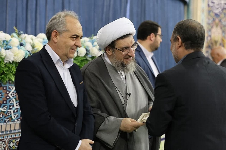 تجلیل از خانواده‌های چهارفرزندی در نماز جمعه تبریز