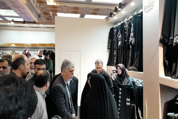 رونمایی از لباس قاریان در نمایشگاه قرآن