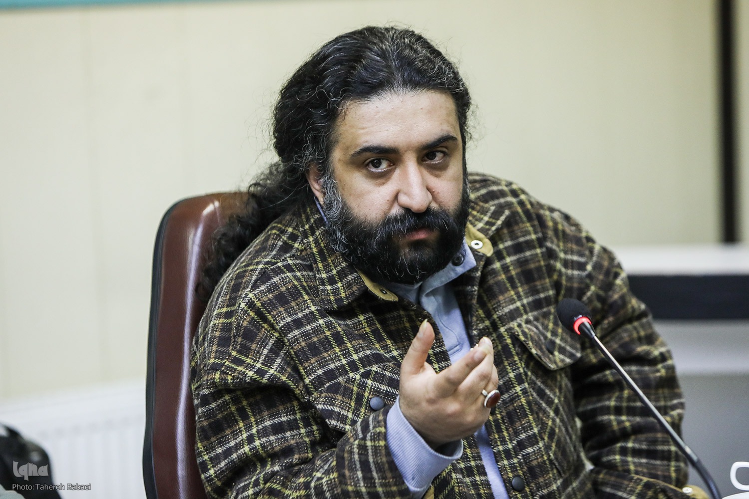 هنوز تمام نشده و آماده انتشار نیست////آموزش آداب هیئت اری در ام‌القرای جهان شیعه کجاست؟/ تلفن همراه جایگزین استادهای پیشکسوت هنر مداحی +فیلم