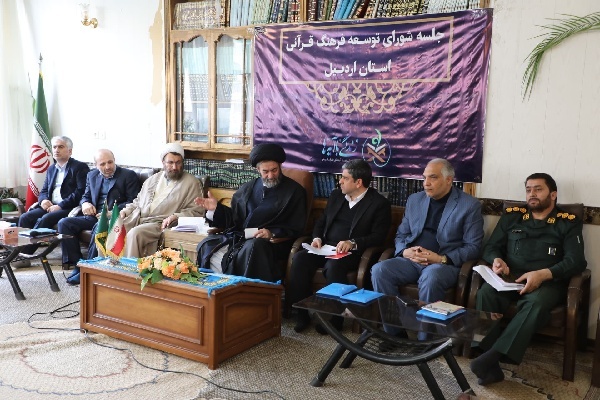 آیات و آموزه‌های قرآنی را در زندگی به‌کار بگیریم