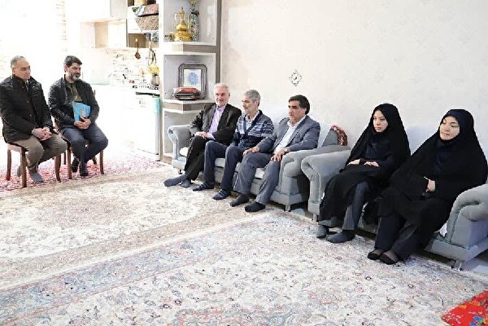 مدیرکل کانون پرورش فکری اردبیل با سه ایثارگر جانباز دیدار کرد