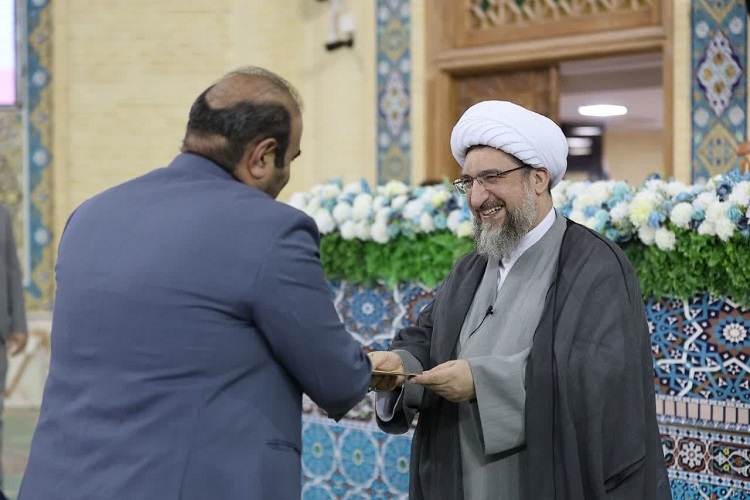 تجلیل از خانواده‌های چهارفرزندی در نماز جمعه تبریز