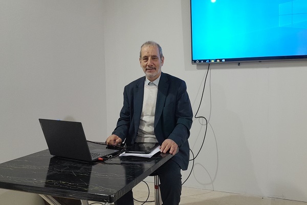 حمیدرضا کفاش، دکتری مدیریت آموزش و پژوهشگر و مدرس هوش مصنوعی