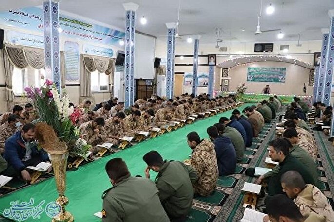 عکس | محفل انس با قرآن در حسینیه شهدای کرمانشاه