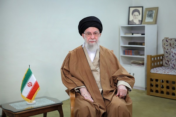 رهبر معظم انقلاب سال ۱۴۰۴ را سال «سرمایهگذاری برای تولید» نامیدند رهبر معظم انقلاب سال ۱۴۰۴ را سال «سرمایهگذاری برای تولید» نامیدند