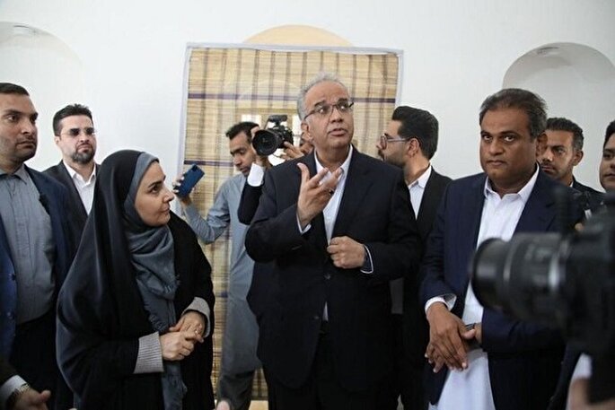 تأکید وزیر راه و شهرسازی برای بازسازی اقامتگاه رهبری در زمان تبعید به ایرانشهر