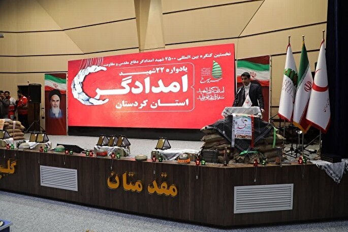 فرهنگ ایثار را با معرفی شهدای امدادگر در جامعه ترویج دهیم