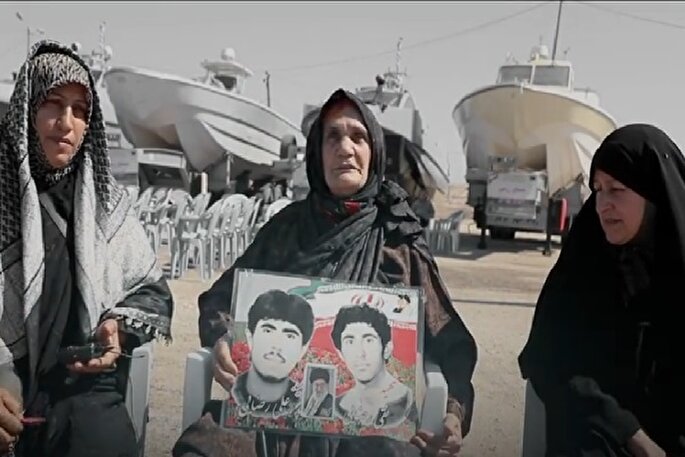 نماهنگ | دنبال نشانه‌ای در بزرگترین گلزار آبی جهان