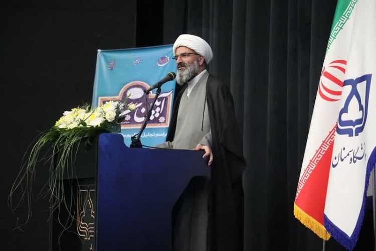 حجت الاسلام مطیعی نماینده لی فقیه در سمنان در ایین نکوداشت مقام استاد در دانشگاه سمنان حجت الاسلام مطیعی نماینده لی فقیه در سمنان در ایین نکوداشت مقام استاد در دانشگاه سمنان