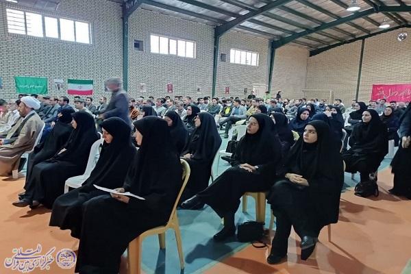 زحمات معلمان با هیچ پاداشی قابل جبران نیست