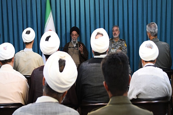 دیدار فرماندهان و رؤسای نهادهای ارتش استان با امام جمعه اصفهان