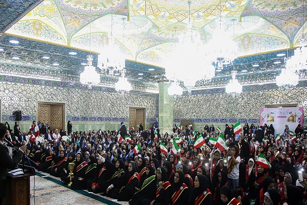 اجتماع «دختران هلال احمر» در حرم مطهر بانوی کرامت