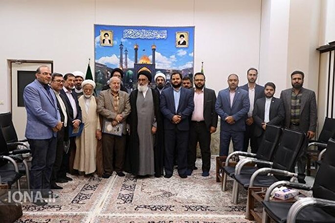 تجلیل از مفاخر قرآنی قم در حرم بانوی کرامت + فیلم