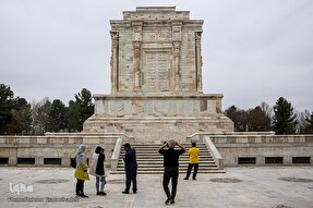 فردوسی در ابراز ارادت به اهل‌بیت(ع) شجاع و صادق بود