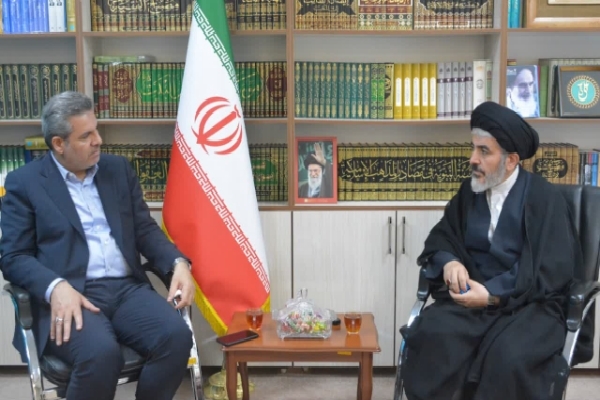 غلامرضا صالحی، رئیس بنیاد مسکن انقلاب اسلامی کشور و حجت‌الاسلام والمسلمین سیدمهدی قریشی نماینده ولی فقیه در آذربایجان غربی