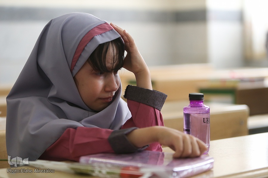 یک ملت پای کار ایران